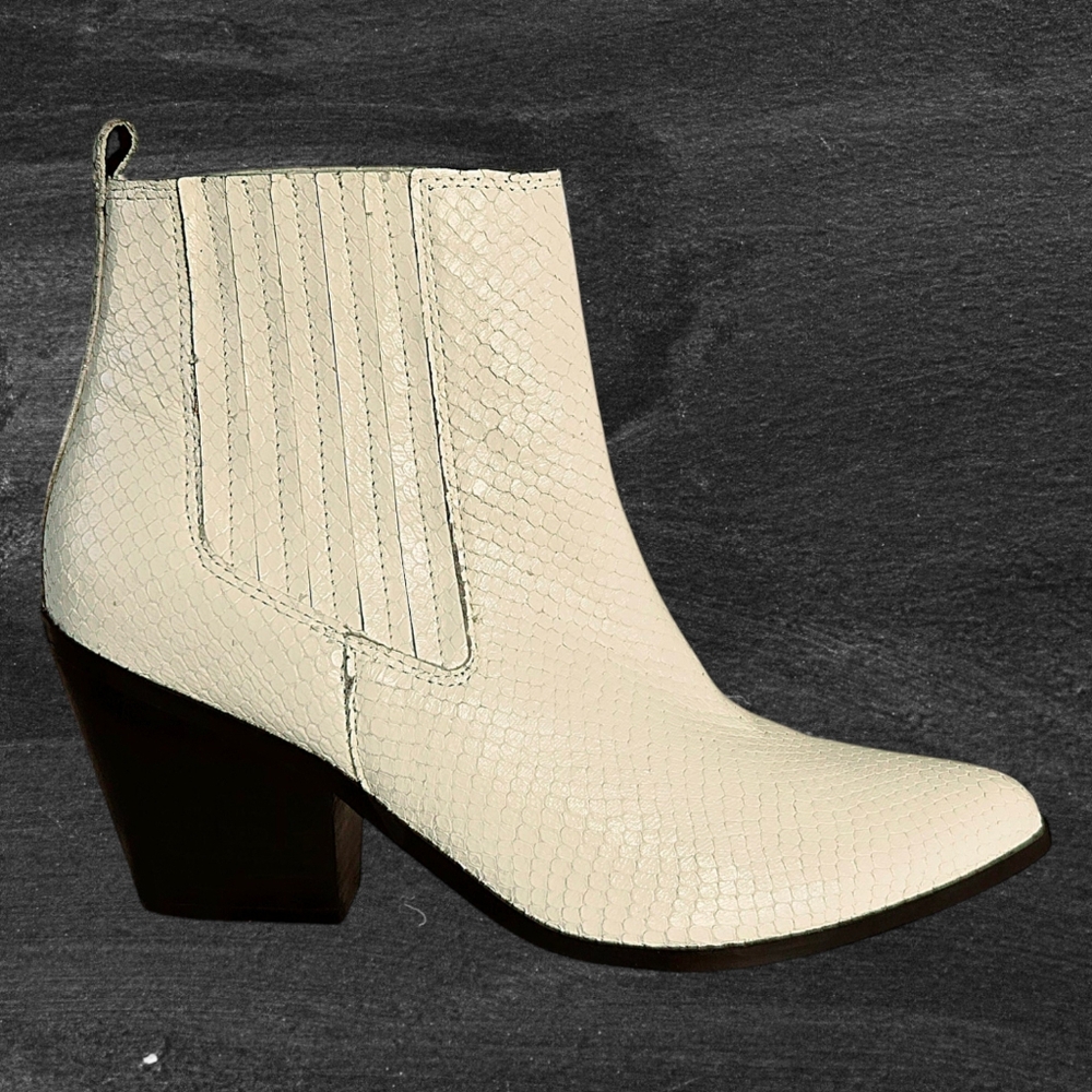 Nine West White Ankle Boots size 8M